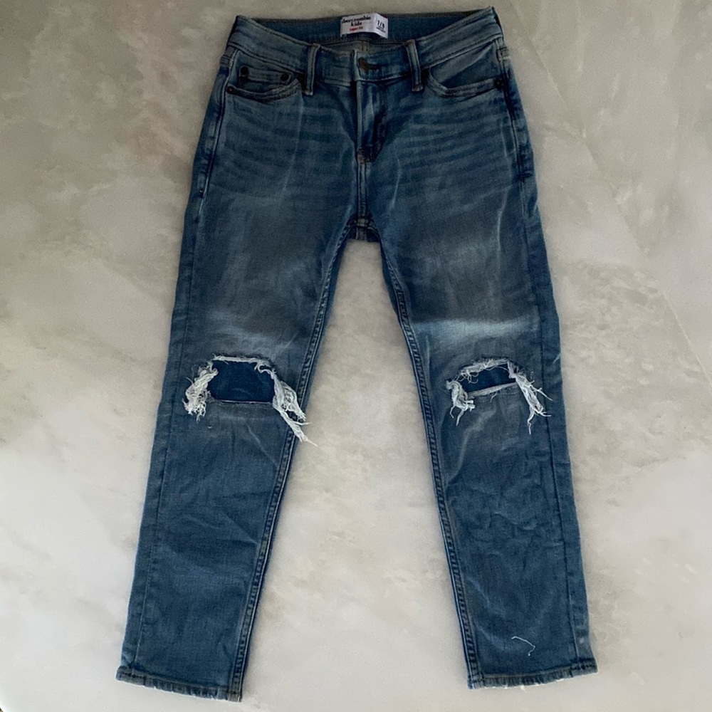 Abercrombie Kids Easy Fit Taper Jean Boys 7/8 Distressed Stretch